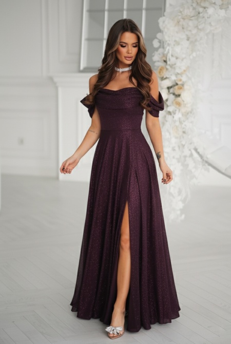 SUKIENKA MAXI W KOLORZE BURGUNDOWYM Z OPADAJĄCYMI RĘKAWKAMI.MODEL: BC-9877