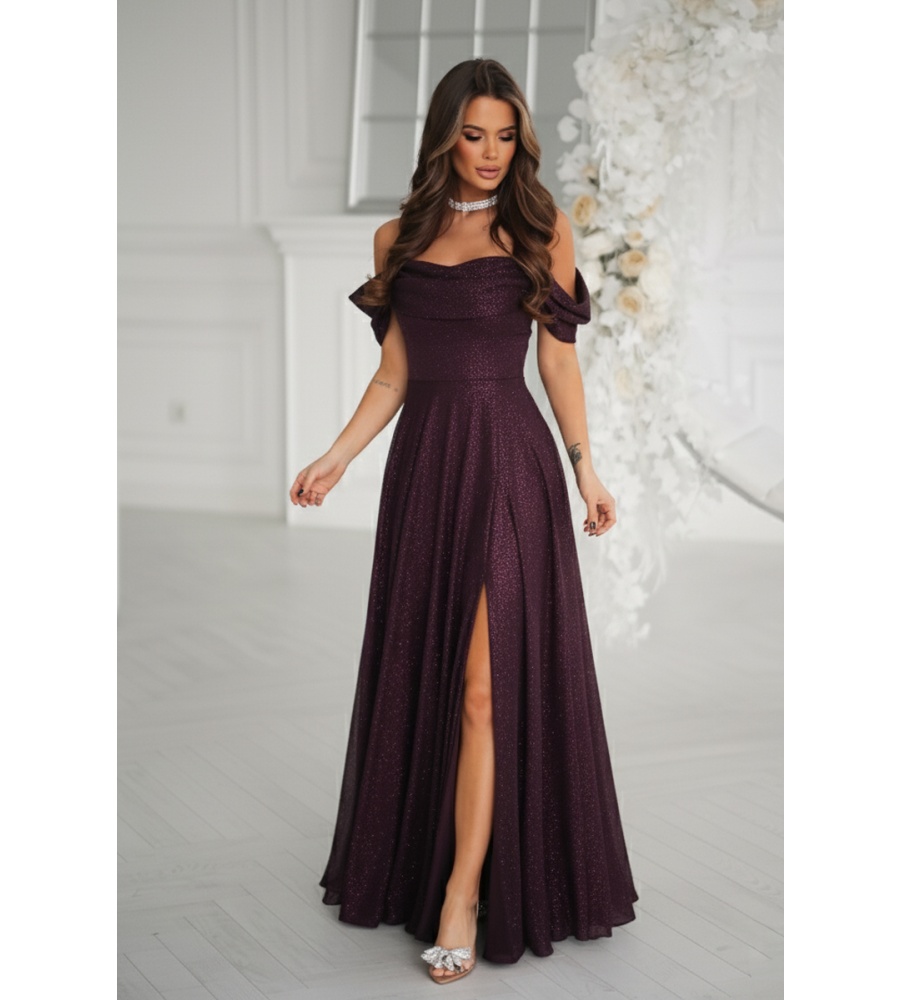 SUKIENKA MAXI W KOLORZE BURGUNDOWYM Z OPADAJĄCYMI RĘKAWKAMI.MODEL: BC-9877