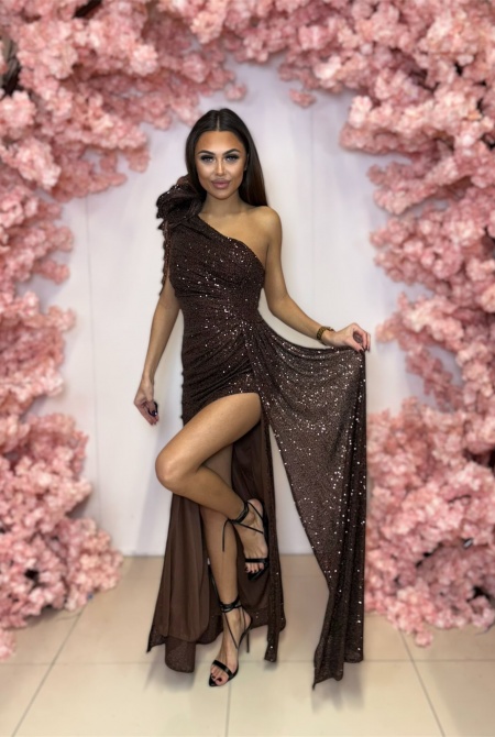 SUKIENKA MAXI CEKINOWA NA JEDNO RAMIE W KOLORE BRĄZOWYM. MODEL: PW-9881